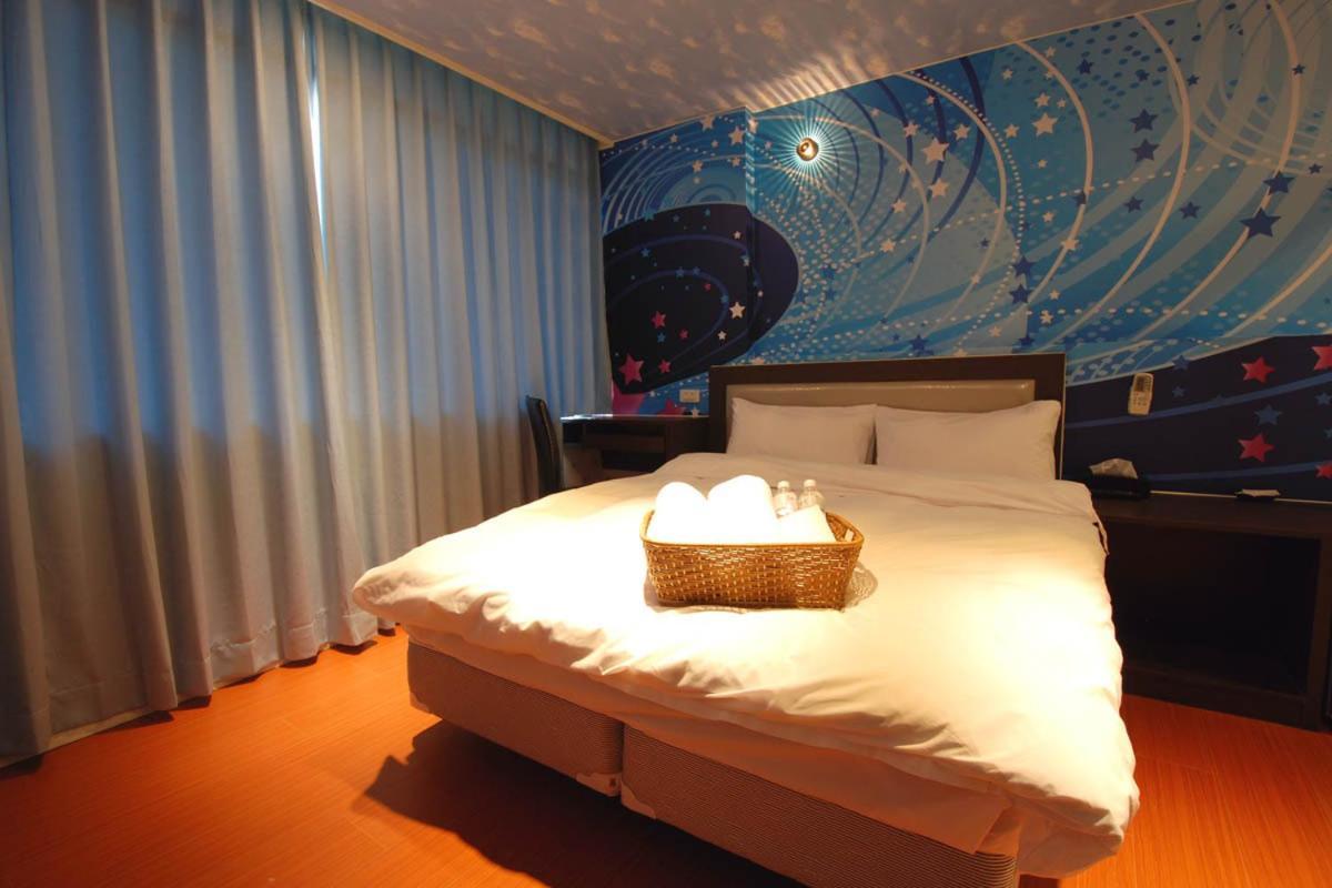 Happiness Inn Taipei Bagian luar foto
