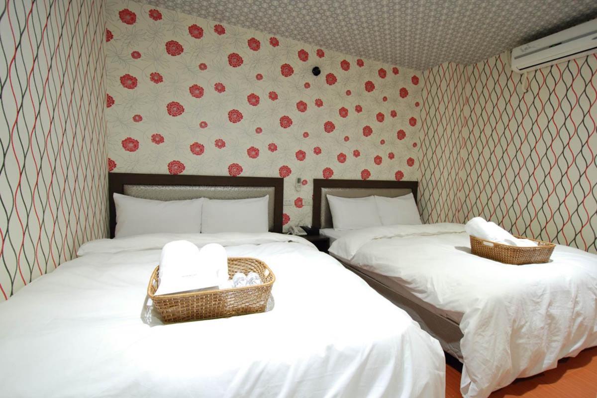 Happiness Inn Taipei Bagian luar foto